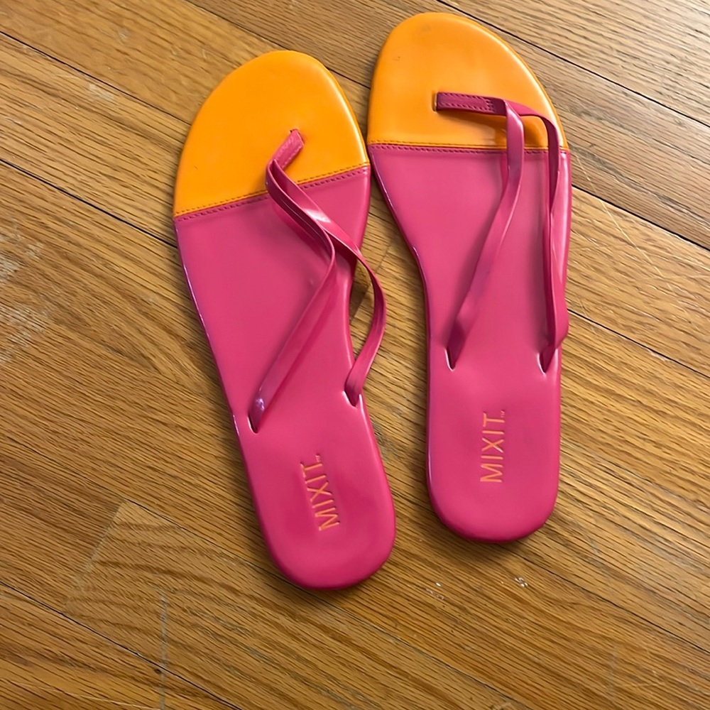 never worn flip flop sandels